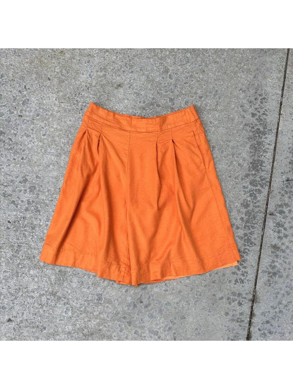 Orange Elastic Mid Rise Waist Pleated Bermuda Shorts (M)